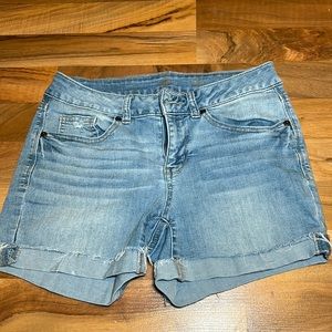 SO brand jean shorts size 7